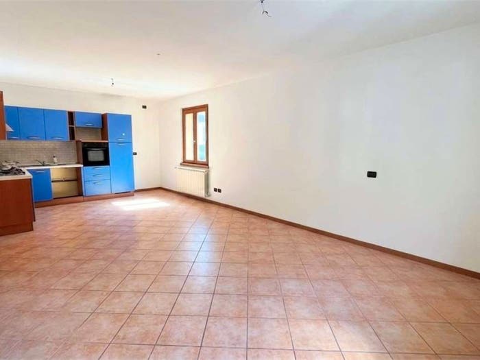 Appartamento trilocale in vendita in Via Rondinera, Centro, Rogno