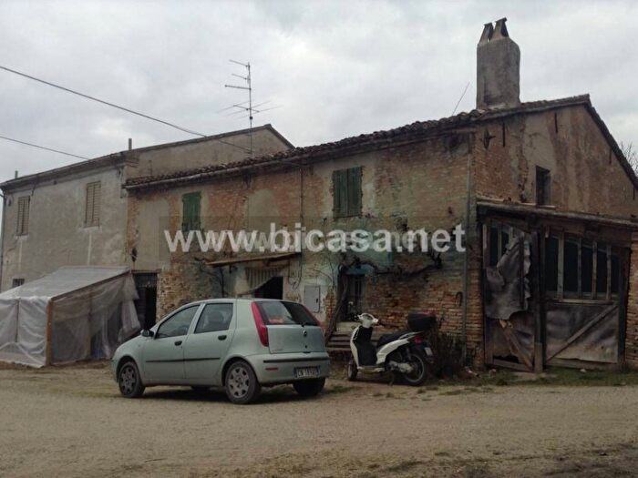 Casa con 6 locali in vendita in Pantano, Pesaro