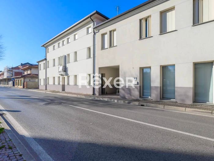 Appartamento trilocale in vendita in Piazza G Mazzini, Centro, Camponogara