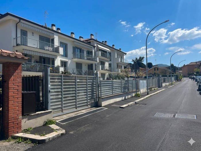 Appartamento quadrilocale in vendita in Via Rossano Calabro, Centro, Grottaferrata