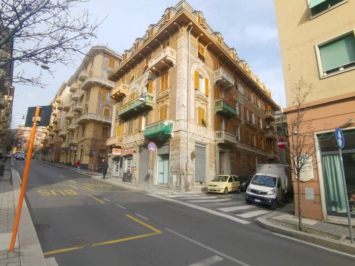 Appartamento trilocale in vendita in Via Maggio, Sestri Ponente, Genova