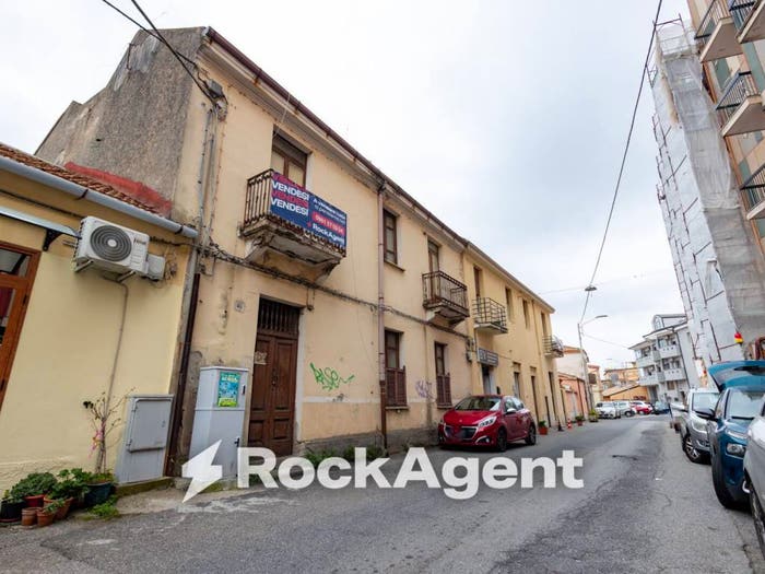 Casa con 6 locali in vendita in Via Francesco Paglia, Stadio Pontepiccolo, Catanzaro