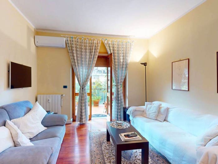 Appartamento trilocale in vendita in Via San Domenico, Vomero, Napoli