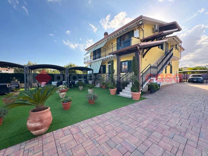 Casa con 6 locali in vendita in VIA GUADO BASTIANELLI, Fondi