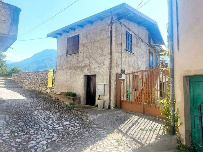 Casa trilocale in vendita in Via Cricolo, Ono San Pietro