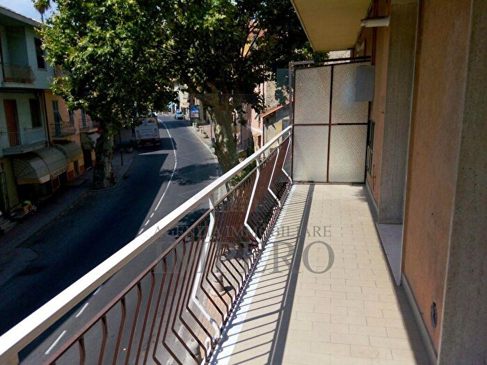 Appartamento trilocale in vendita in Via Vittorio Emanuele, Camporosso