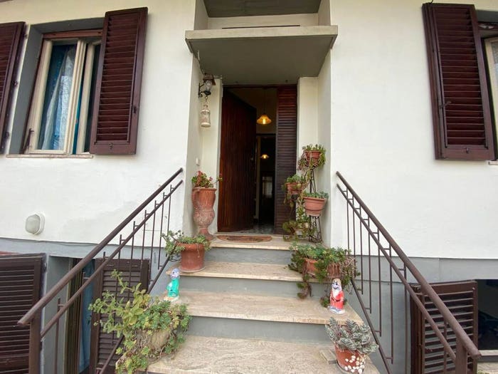 Appartamento quadrilocale in vendita in Via Santa Caterina, Centro, Calenzano