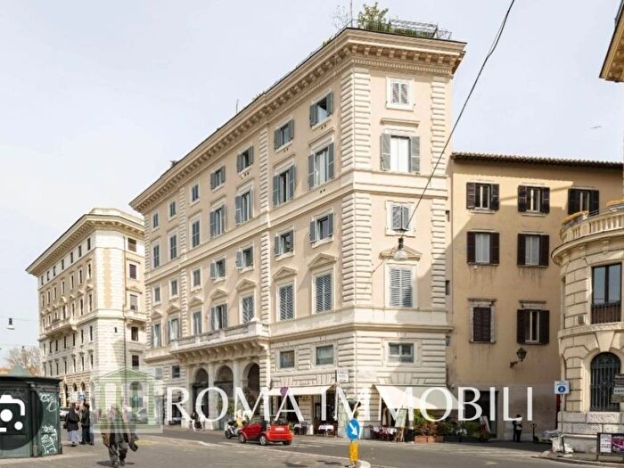 Appartamento quadrilocale in vendita in Corso Vittorio Emanuele II, Campo de' Fiori, Roma