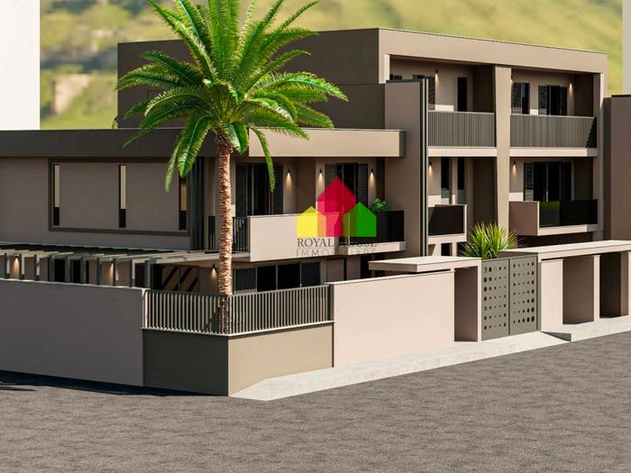 Casa con 6 locali in vendita in Via Petroselli, Parete