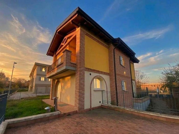 Casa quadrilocale in vendita in Via Vittorio Cavatorti, Centro, Montecchio Emilia