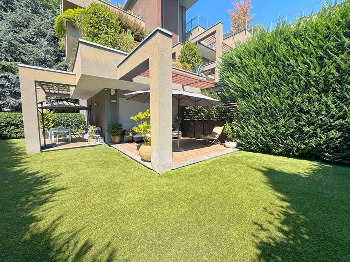 Appartamento quadrilocale in vendita in Via Privata Vincenzo Monti, Centro, Carate Brianza
