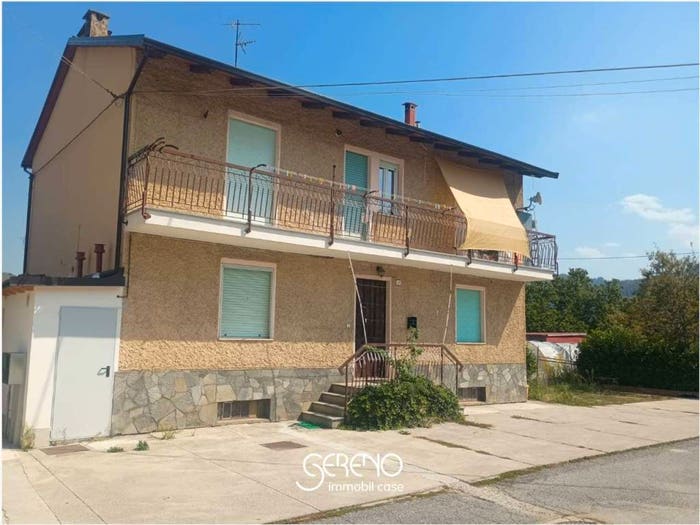 Casa con 6 locali in vendita in Via Golonera, Centro, Roccasparvera