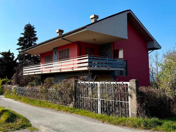 Casa con 6 locali in vendita in Via Antica Romana, Castiglione Chiavarese