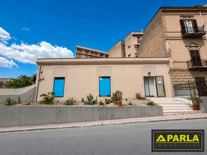 Casa con 6 locali in vendita in Via Cesare Battisti, Canicattì