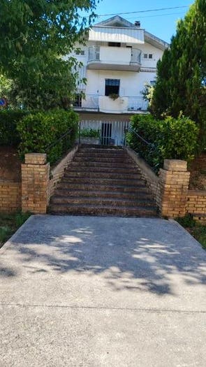 Appartamento con 6 locali in vendita in Via F F Falco, Centro, Penne