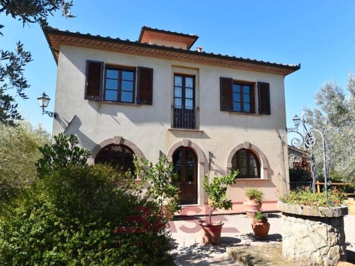 Casa con 6 locali in vendita in Via Roma, Montescudaio