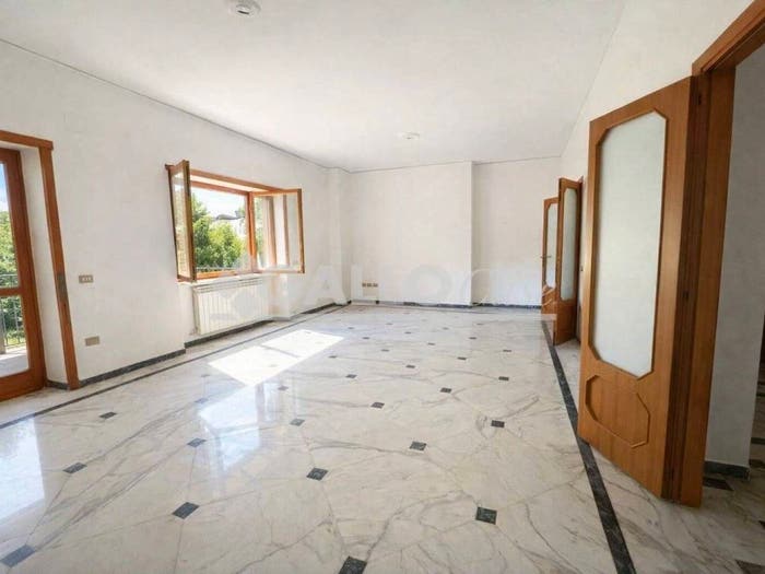 Appartamento con 6 locali in vendita in Via Tommaso Arnoni, Acquedotto, Cosenza