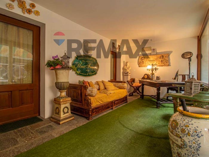Casa con 6 locali in vendita in Via Santuario d'Oropa, Favaro, Biella