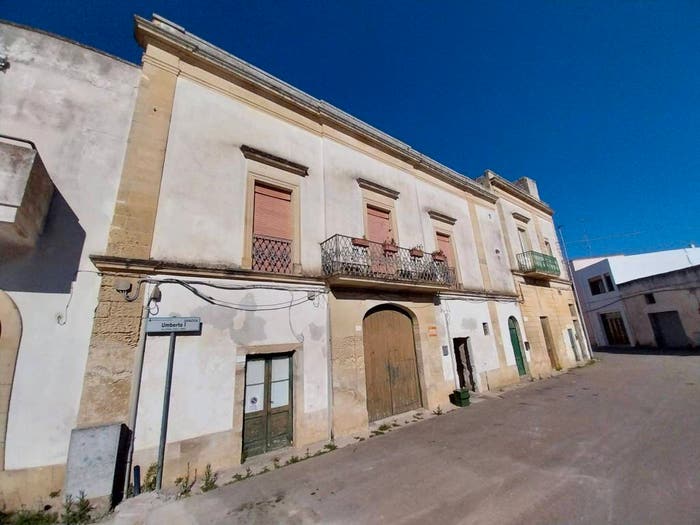 Casa con 6 locali in vendita in Piazza Umberto I, Vitigliano, Santa Cesarea Terme