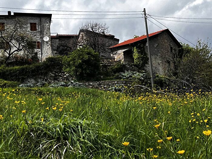 Casa bilocale in vendita in Località Prota, Comano