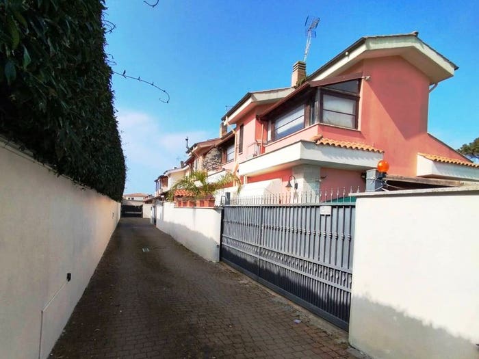 Casa quadrilocale in vendita in Via Paiella, Villa Claudia, Anzio