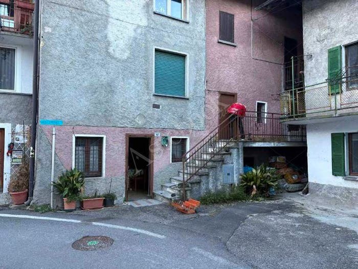 Appartamento con 6 locali in vendita in Via Alla Chiesa, Colico Piano, Colico