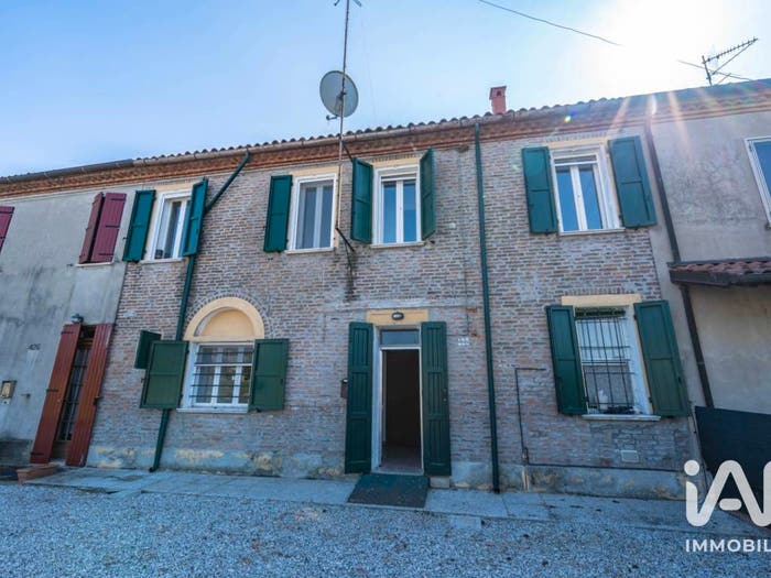Casa trilocale in vendita in Via MASSAFISCAGLIA, Via Pomposa, Ferrara