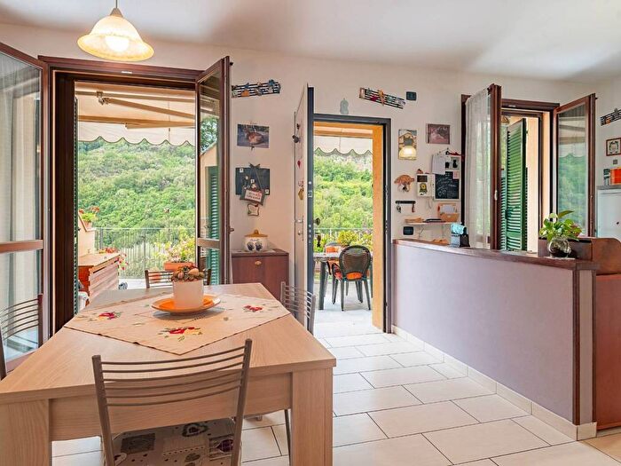 Appartamento trilocale in vendita in Località Serrati Inferiori, San Lorenzo, Giustenice