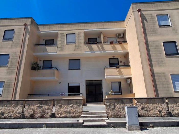Appartamento con 5 locali in vendita in Via Archimede, Calimera