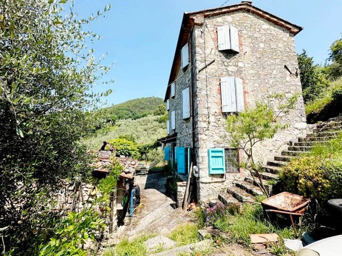 Casa con 6 locali in vendita in Borgo a Mozzano