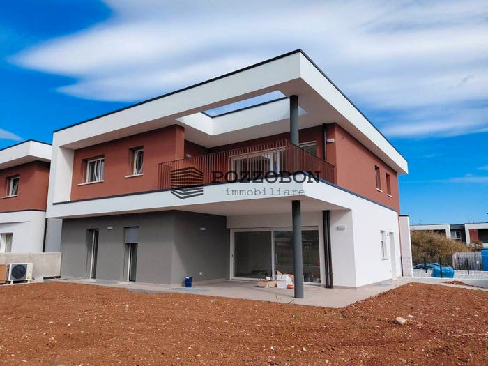 Appartamento quadrilocale in vendita in Via Monti Berici, Centro, Montebelluna