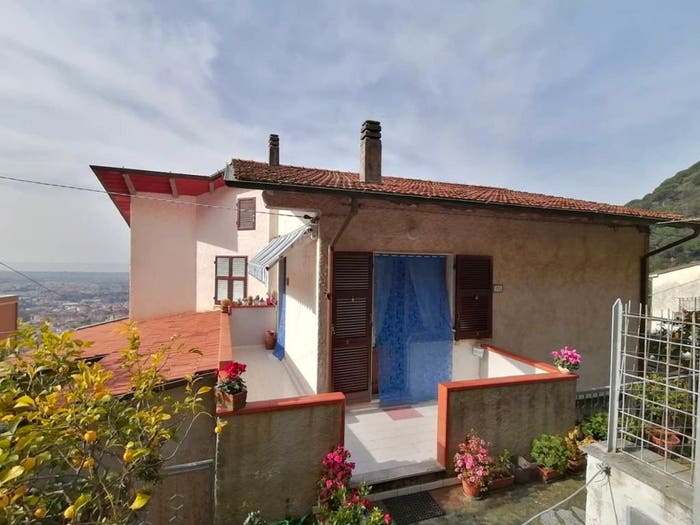 Casa quadrilocale in vendita in Bergiola Lavacchio, Massa