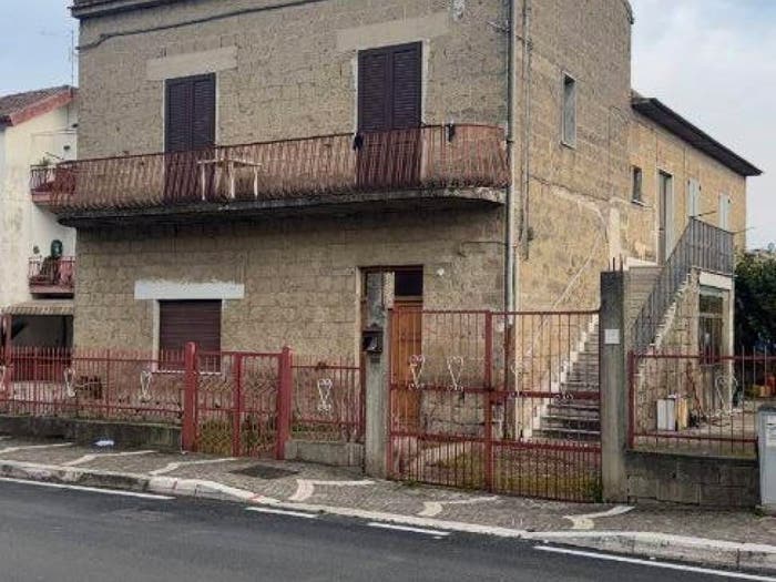 Casa con 6 locali in vendita in Via Nazionale, Dugenta