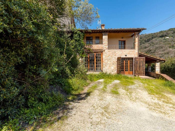 Casa con 6 locali in vendita in Via per Corte Ghiglioni, Monte San Quirico Tre Cancelli, Lucca