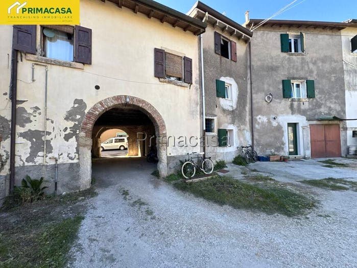 Appartamento trilocale in vendita in Via Monte Ongarine, Avesa, Verona