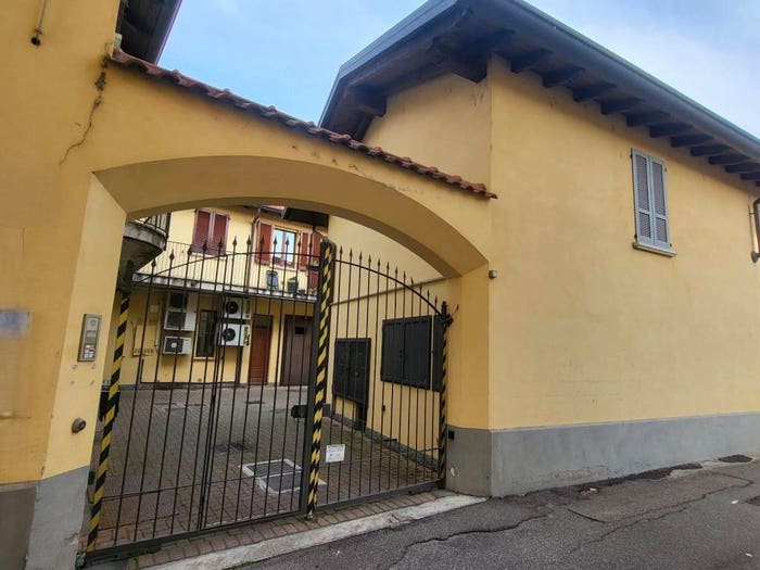 Appartamento trilocale in vendita in Piazza Giuseppe Mazzini, Centro, Castano Primo