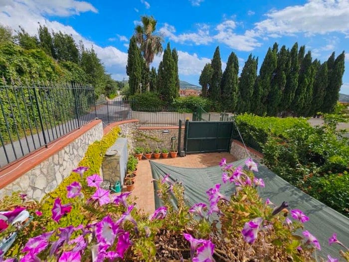 Casa con 6 locali in vendita in Via Vicinale Ficocelle, Licola Paese, Giugliano in Campania