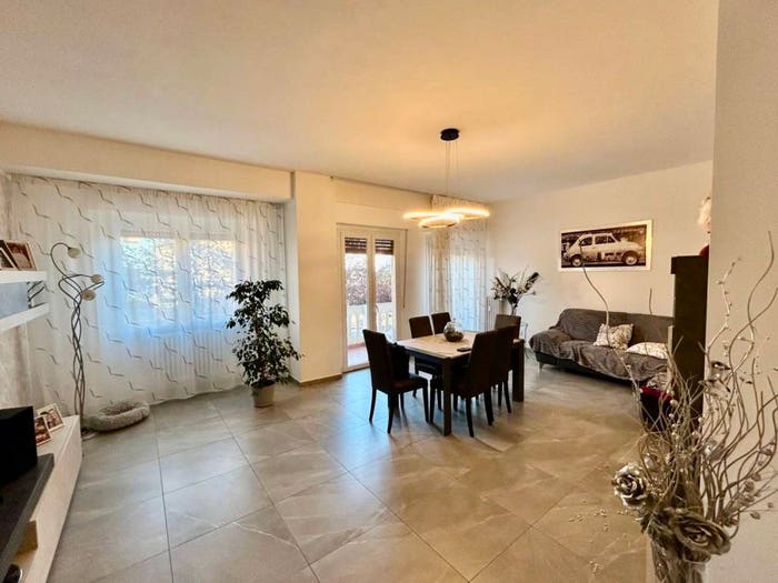 Appartamento con 6 locali in vendita in Centro, Falconara Marittima