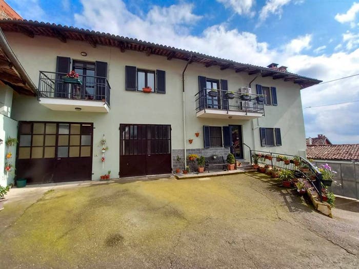 Casa con 6 locali in vendita in Via Maestra, Pino d'Asti
