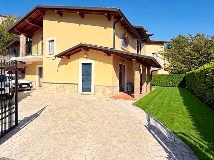 Casa con 6 locali in vendita in Via del Fontanile, Coppito Preturo, L'Aquila