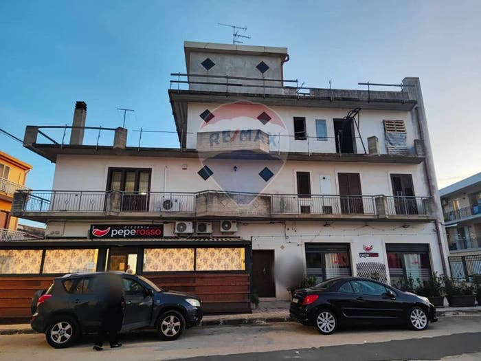 Appartamento con 6 locali in vendita in Via Mariano Pinnone, Floridia