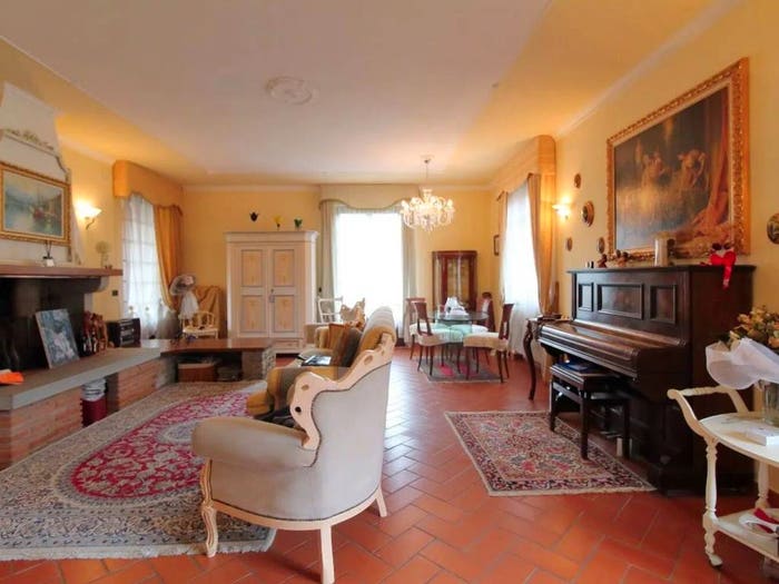 Casa con 6 locali in vendita in Capolona
