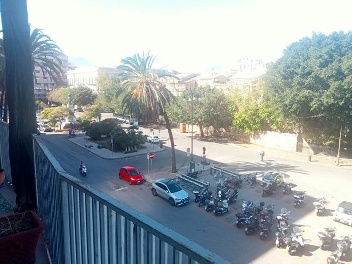 Appartamento con 6 locali in vendita in Politeama Ruggiero Settimo, Palermo