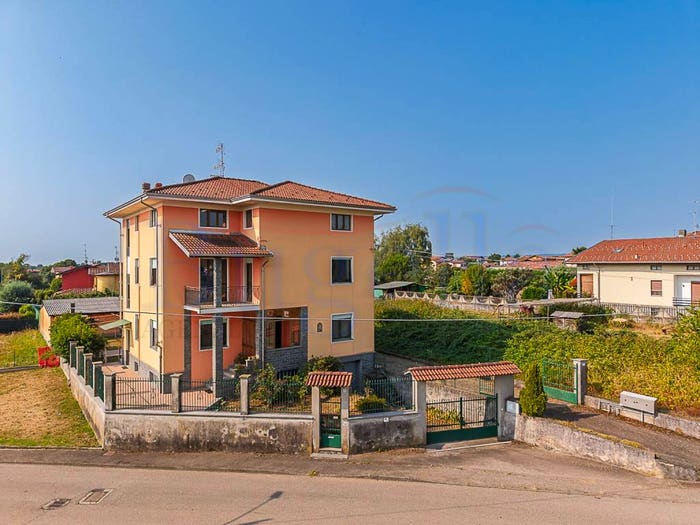 Casa con 6 locali in vendita in Candelo