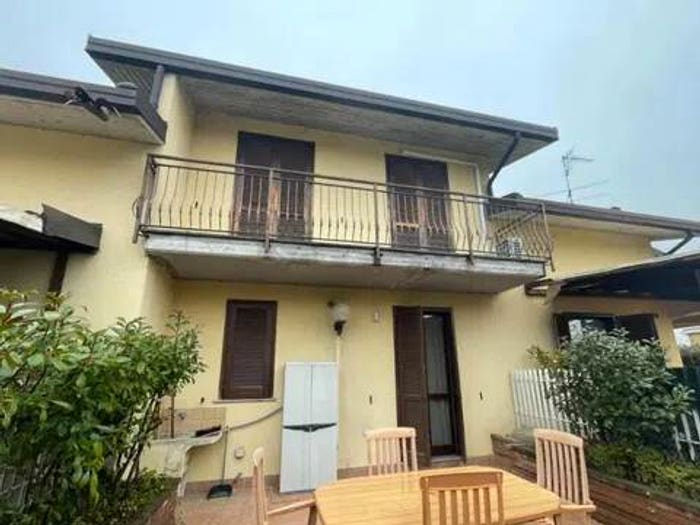 Casa con 5 locali in vendita in Via Carlo Tosi, Casorate Primo