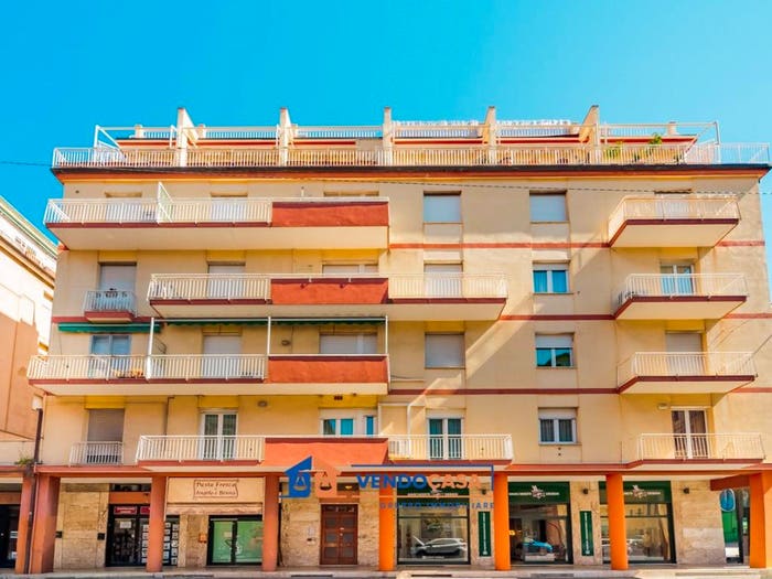 Appartamento con 5 locali in vendita in Via Leonardo da Vinci, Centro, Alassio