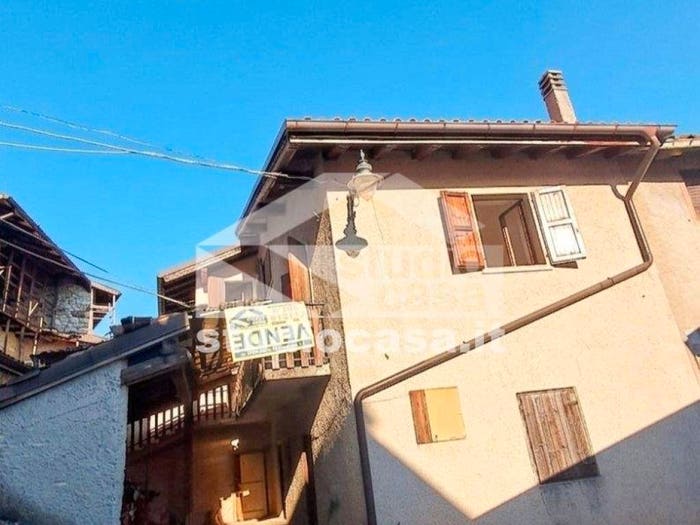 Casa quadrilocale in vendita in Via Zandonai, Centro, RonzoChienis