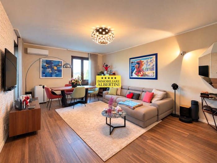 Appartamento con 5 locali in vendita in Via Alberto Fogagnolo, Villafranca di Verona