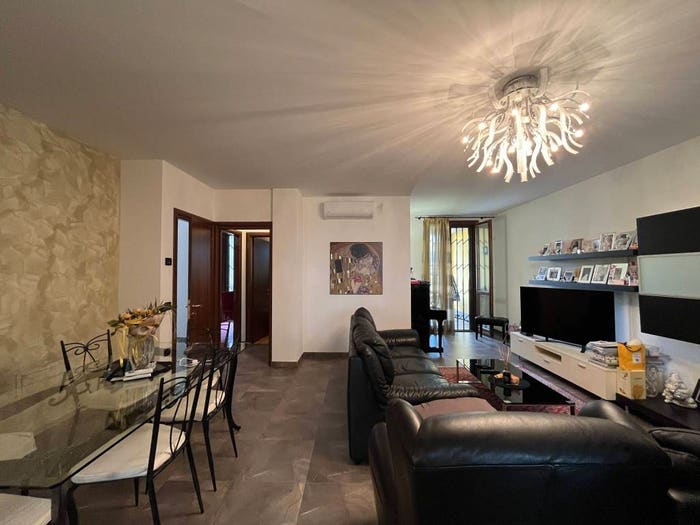 Casa con 6 locali in vendita in Fidenza