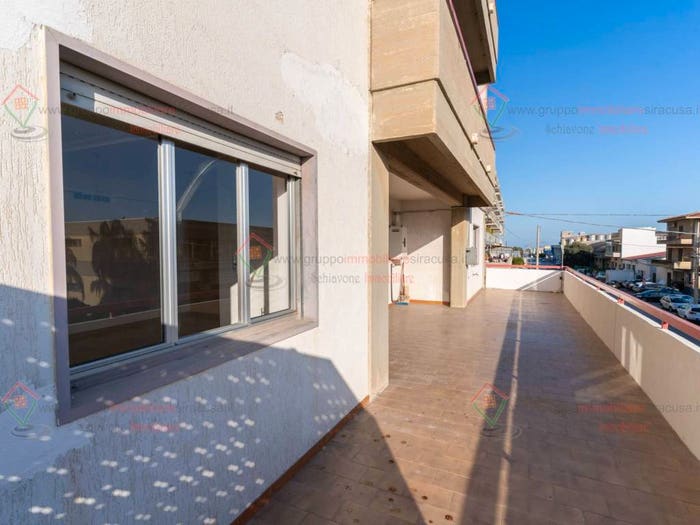 Appartamento con 6 locali in vendita in Corso Vittorio Emanuele, Floridia